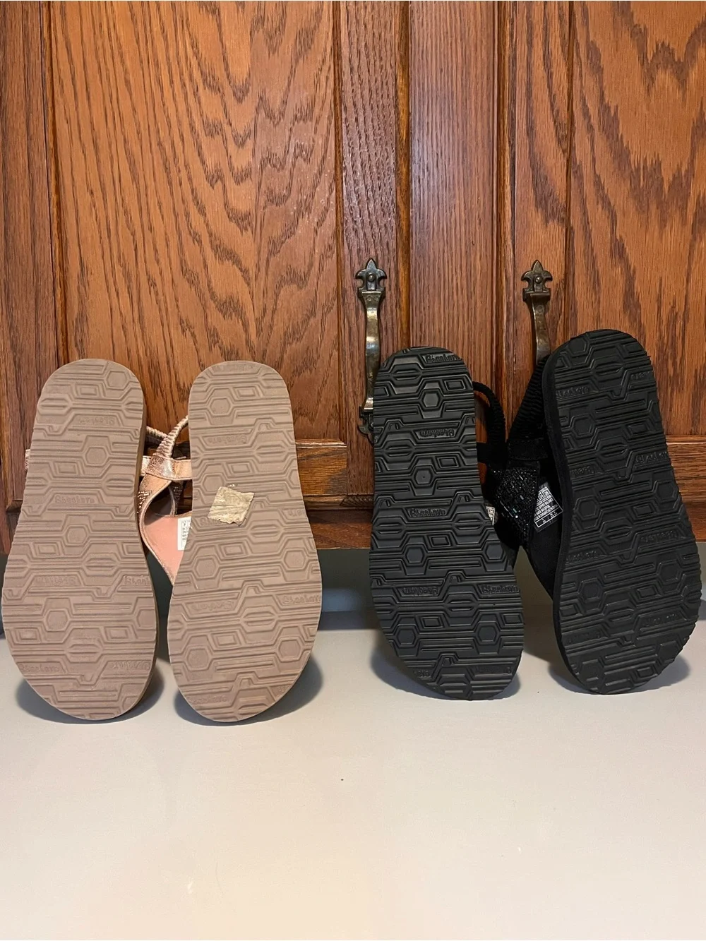 Bundle of 2 Skechers Size 7 Sparkly Slip-On Sandals in EUC Rose Gold & NEW Black